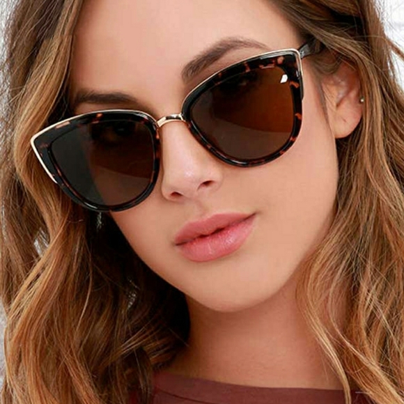 New Leopard Cateye Sunglasses with Gold Accents - Picture 2 of 7